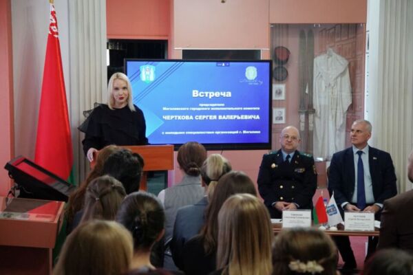 Душой и сердцем — о главном: мэр Могилева Сергей Чертков встретился с молодыми специалистами сферы культуры